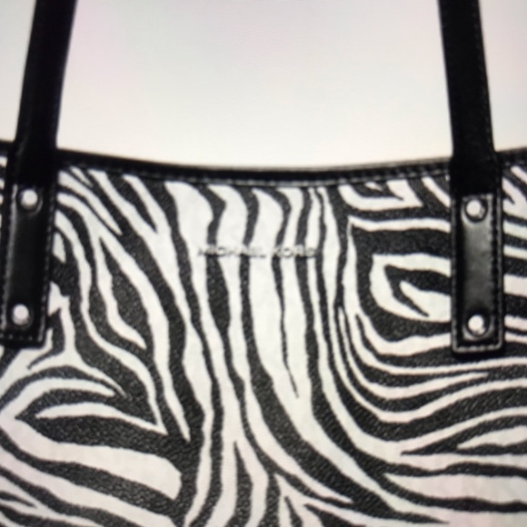 MICHAEL Michael Kors Carter Large Open Tote - Picture 7 of 9